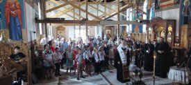 Mitropolitul Serafim în vizită la beneficiarii programului „Burse pentru copiii săraci din Moldovaâ€œ