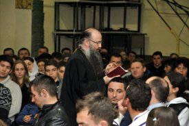 ÃŽntâlnirea tinerilor Nepsis din Lazio cu PreasfinÅ£itul Siluan
