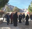 La mănăstirea Sfântul Prooroc Moise de la Faran (peninsula Sinai), însoţiţi de Înaltpreasfinţitul Damianos, arhiepiscop al Sinaiului şi stareţul mănăstirii Sfânta Ecaterina.